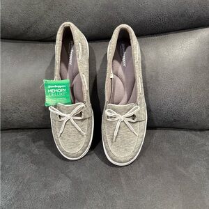 Grasshoppers Gray Slip-On Shoes with Bow and memory foam foot bed